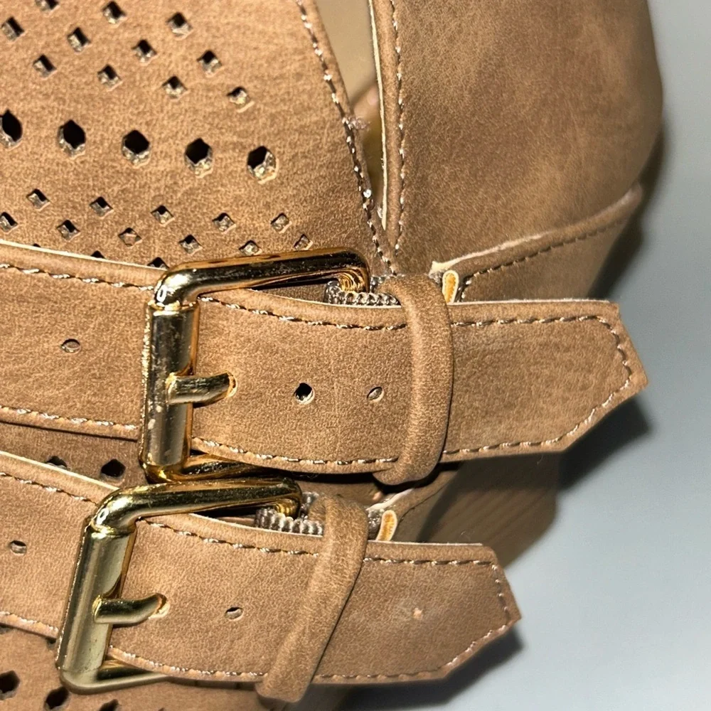 NWOT Report women’s ankle wedge booties